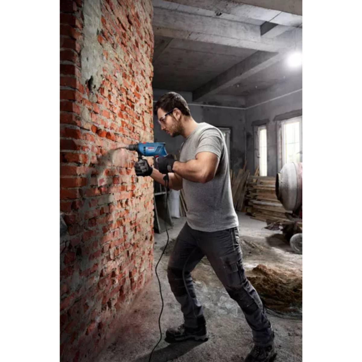 BOSCH električna udarna bušilica GSB 600 Professional, SET+ GRATIS radne hlače