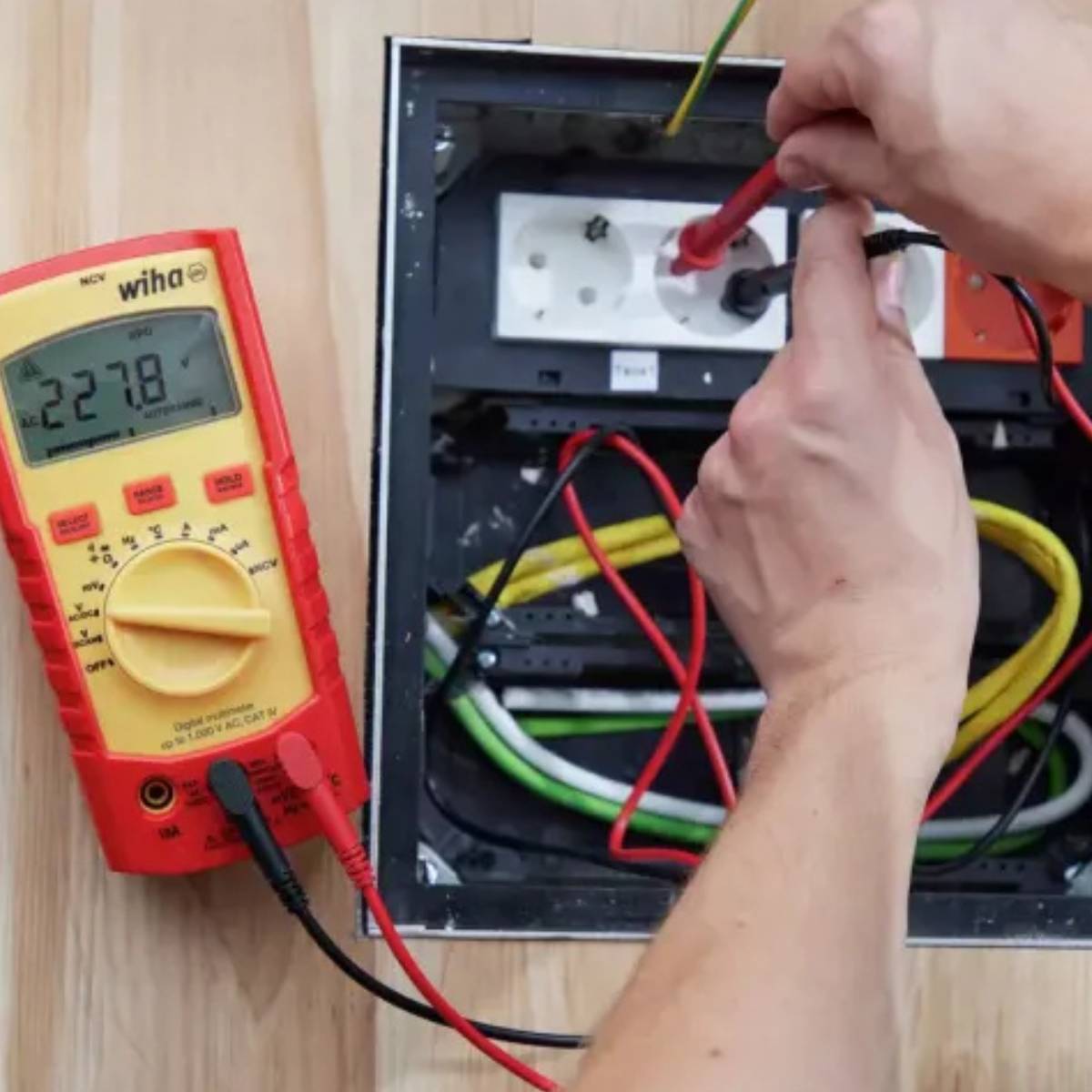 WIHA multimetar digitalni 1000 V, AC CAT IV WIHA multimetar digitalni 1000 V, AC CAT IV