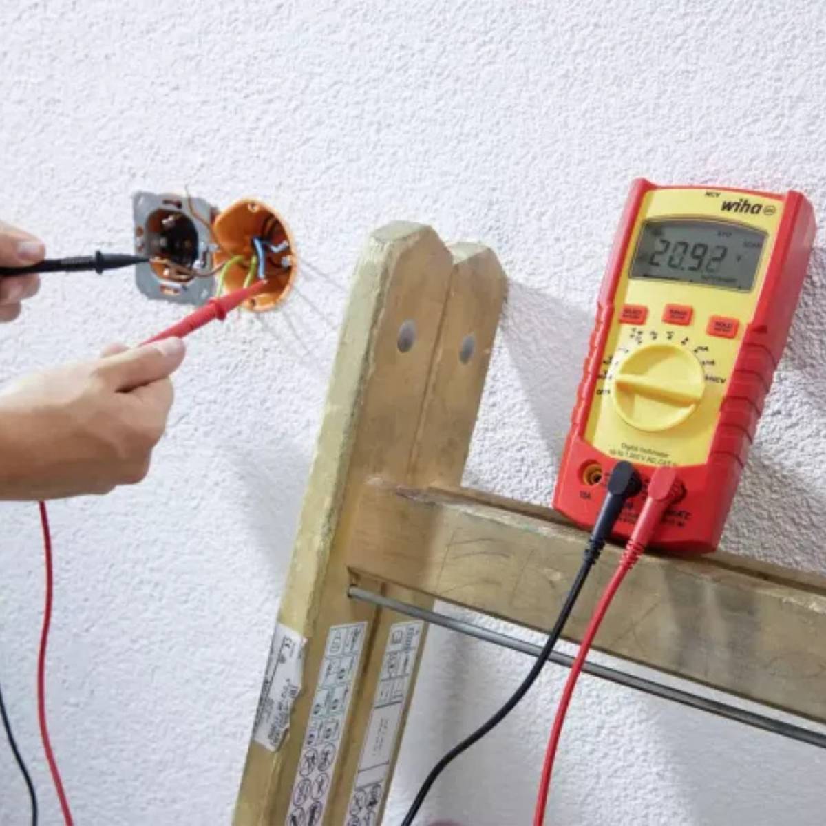 WIHA multimetar digitalni 1000 V, AC CAT IV WIHA multimetar digitalni 1000 V, AC CAT IV