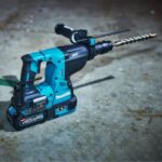 MAKITA aku bušilica-čekić XGT 40V HR002GM201 ,u setu sa 2 baterije 4,0 Ah, punjačem i koferom